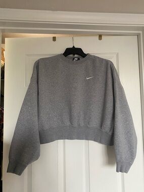 Nike Oversized Cropped Sweatshirt